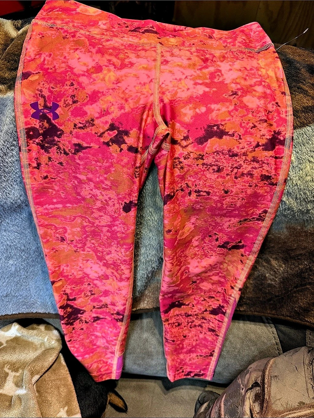 Under Armour girls Abstract Athletic Leggings in Pink & Purple Like New